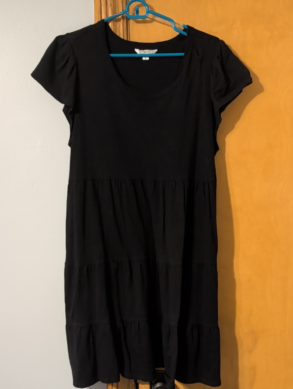 Women's Black Short-Sleeve Tiered Midi Dress